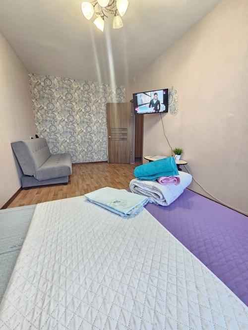 Однокомнатная квартира на улице: жилой район Заозёрный, 4-й микрорайон, 10